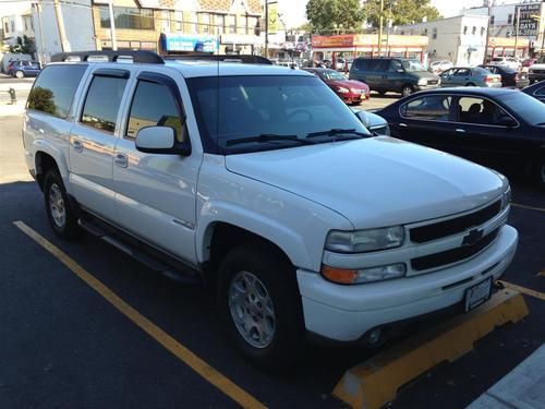 2002 chevrolet suburban 1500, z71off road package 4x4 , dvd ,  back up camera