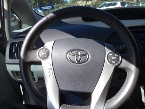 2010 toyota prius base hatchback 4-door 1.8l leather navigation heated seats