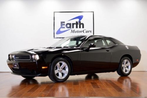 2013 dodge challenger sxt , loaded ,new car trade in, full warranty, no excuses
