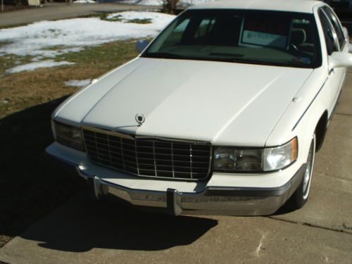 Cadillac fleetwood  brougham runs &amp; looks great!