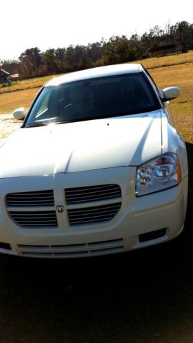 2005 dodge magnum door