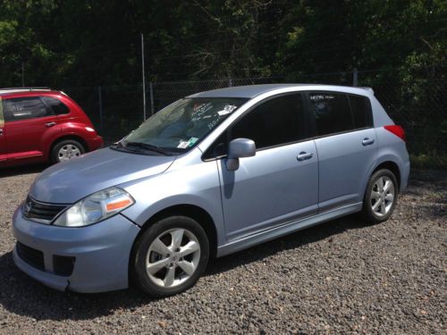 2010 nissan versa sl hatchback 1.8l wrecked rebuildable one owner no reserve