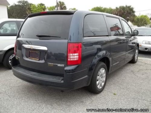 2009 chrysler town & country lx