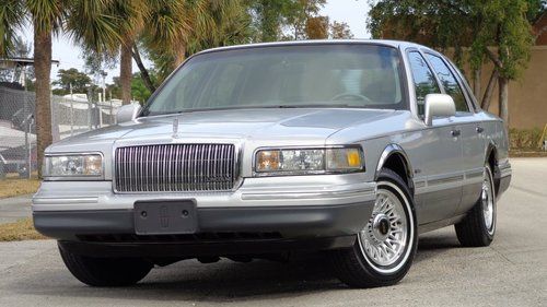 1997 lincoln town car signature series florida car low miles must see no reserve