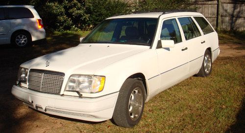 Two 1995 mercedes benz e320 wagons selling as a pair no reserve both run &amp; drive