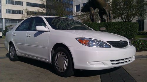 Toyota camry le *** we finance 100 % ***