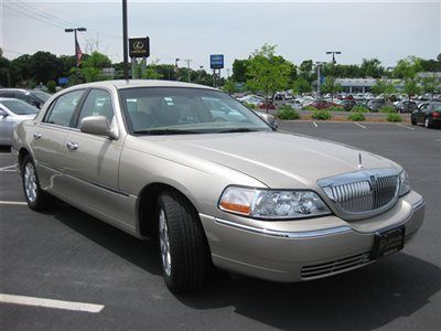 2010 lincoln town car signature limited edition. 48961 miles. great condition.