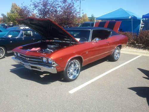 Beautiful 1969 chevelle ss396/clone? with dressed 454 and custom sound system