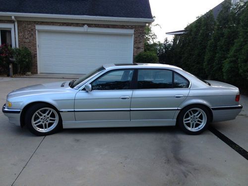 2001 bmw 740il sport edition with m series 5-spoke rims