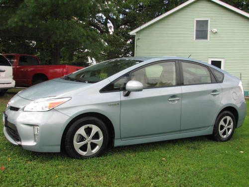 Wow! 2013 new condition prius phenominal fuel mileage over 50 mpg!!!
