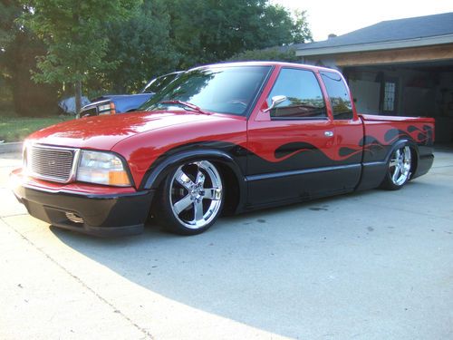 2000 gmc sonoma show truck 61k dropped bagged slammed** perfect condition cvideo