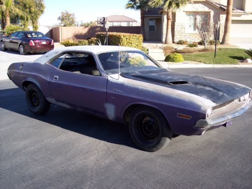 1970 dodge challenger project, with a 440/ 727, p/s, running project, cheap!!
