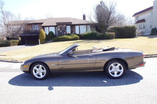 The newest converible around!!! 1 owner lowlow miles!!!!!!! maintained serviced