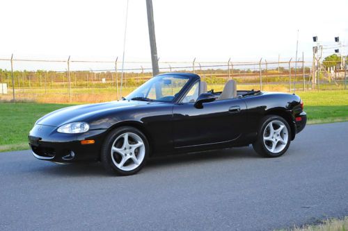 Miata mx-5 convertible / 1 owner / leather / dealer serviced / only 35k miles