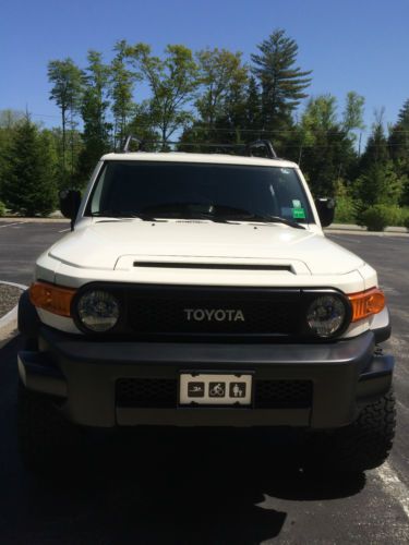 2013 Iceburg White, lifted FJ with custom black out kit and custom tires & rims, US $32,000.00, image 2
