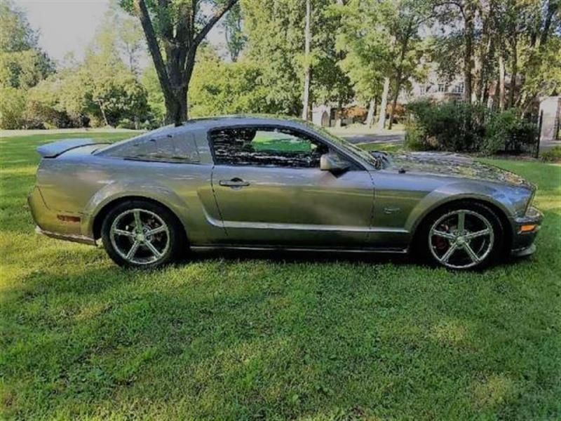 2005 ford mustang gt