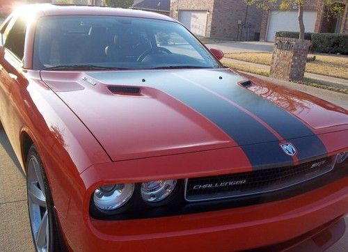 2010 dodge challenger srt-8, low miles, fully loaded, clean inside and out