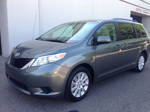 2011 toyota sienna le awd leather *back-up cam* no reserve