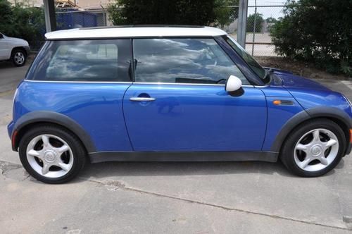 2006 mini cooper hatchback with huge sunroof! great gas mileage and ez to park!