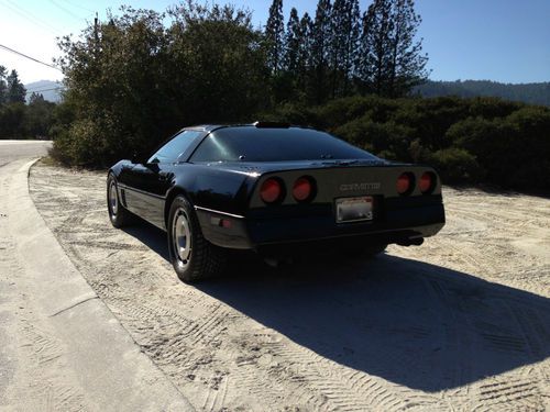 1986 corvette, black &amp; red, excellent condition, rust free california car 87k
