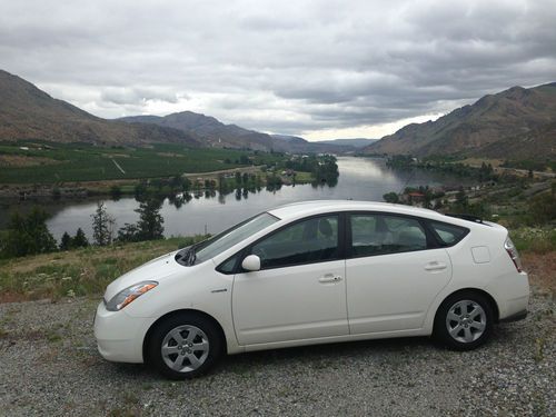 2008 toyota prius package 2, leather, ipod, smart key, vsc bluetooth!