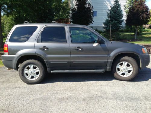 Ford escape xlt 4wd suv 2004  good cond. 94,000 mi. pw/pl/ps sun roof  gray