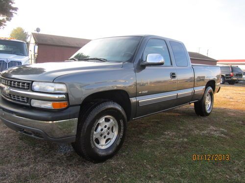 2001 chevrolet 1500 x-cab 4x4 loaded and a real looker nice nice truck