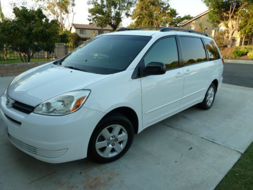 Toyota  sienna le - special model with extras..!