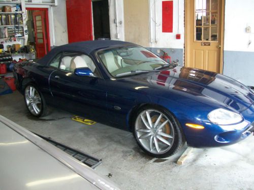 1998 jaguar xk8 base convertible 2-door 4.0l 69,788 miles blue, white leather