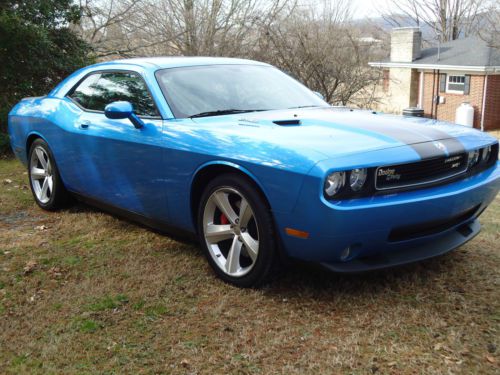 2010 dodge challenger srt8 coupe 2-door 6.1l