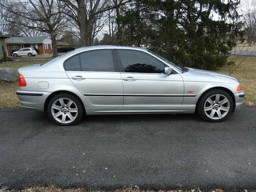 Bmw 330xi awd, beautiful, hard to find car! top of the line 3-series!