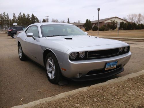 2012 dodge challenger - loaded- only 450 miles- 5 yrs /60k extended warranty
