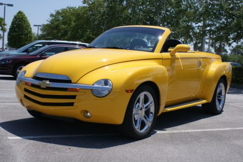 2005 chevrolet ssr 11k miles 6 speed 6.0l v8 carpeted bed immaculate like new