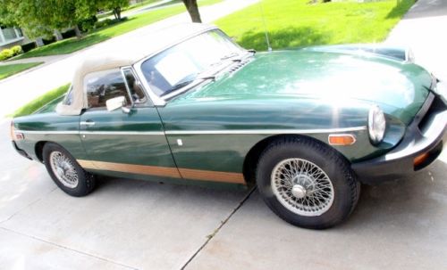 Mgb 1975 with 48000 original miles, runs and drives great, evertthing works l@@k
