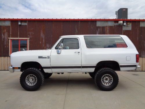 1986 dodge, white, power wagon, ram charger, 4x4, 318 v8, lifted