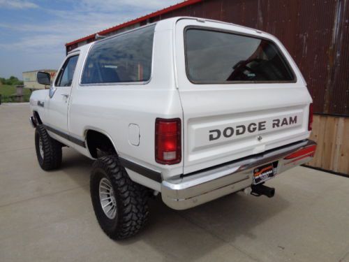 Jeep Dealers In Iowa >> Purchase used 1986 DODGE, WHITE, POWER WAGON, RAM CHARGER, 4X4, 318 V8, LIFTED in Pacific ... Jeep Dealers In Iowa >> Purchase used 1986 DODGE, WHITE, POWER WAGON, RAM CHARGER, 4X4, 318 V8, LIFTED in Pacific ...