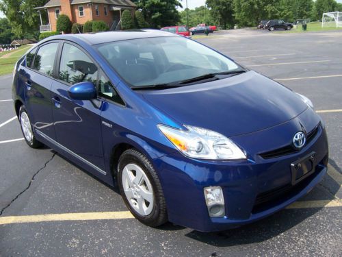 2011 toyota prius four...heated leather seats..wheels..power buttons..new tires.