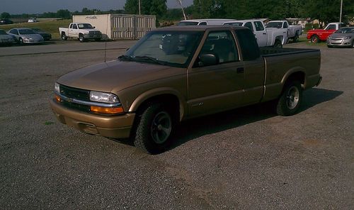 2000 chevrolet s-10 extended cab pickup cold a/c new tires!