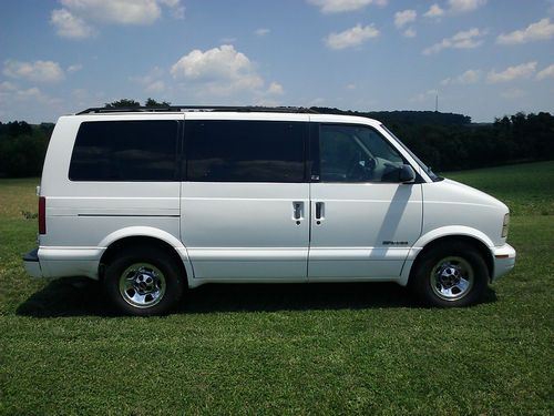 97' gmc safari van sle*runs excellent*3rd row seat*very clean* astro van-caravan