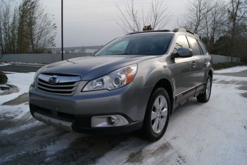 2010 subaru outback 2.5i limited. leather. winter package. 2 owner. clean