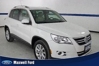 10 vw tiguan comfortable leather seats, clean carfax, we finance!