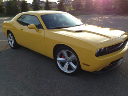 2010 dodge challenger srt8 coupe 2-door 6.1l