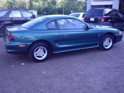 1996 ford mustang base