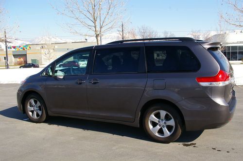 2012 toyota sienna le mini passenger van 5-door 3.5l