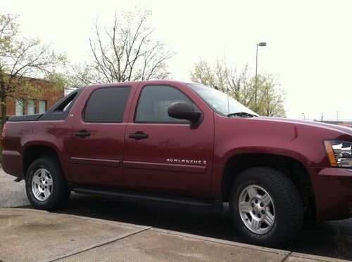 2008 chevrolet avalanche ls/loaded/low miles/immaculate!