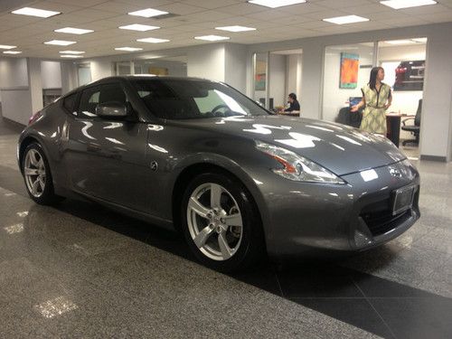 Low miles clean carfax one owner  370z factory warranty