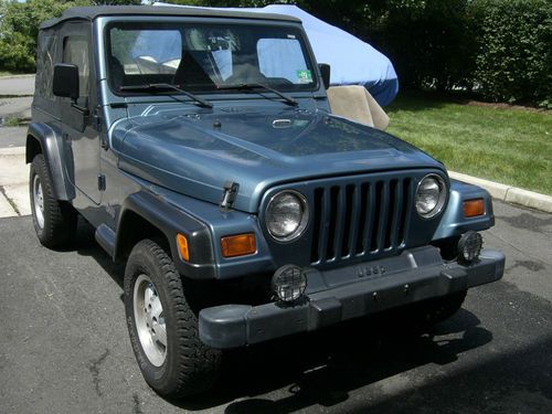 1998 jeep wrangler 4 cylinder 5 speed,summer project, needs engine work,no dents