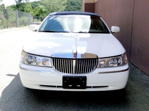 2000 lincoln town car executive clean interior low miles