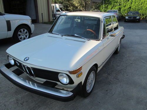 1976 bmw 2002, manual trans, excellent condition, no rust, white/blue