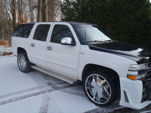 2001 chevrolet suburban (white) with dub wheels